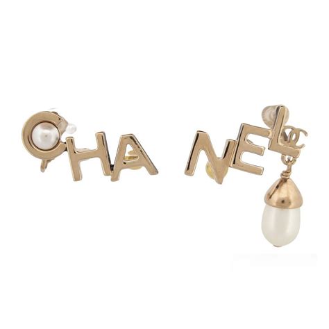 Chanel Boucles d'oreilles. CHANEL Logo et lettres  